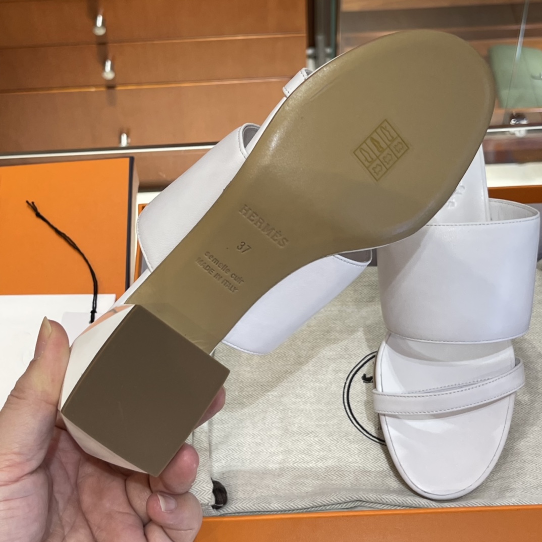 HERMES 新款方跟拖鞋 2色 纯手工定制 接受预定 小牛皮 白色35-41码-铂金女王 HERMES 新款方跟拖鞋 2色 纯手工定制 接受预定 小牛皮 白色35-41码