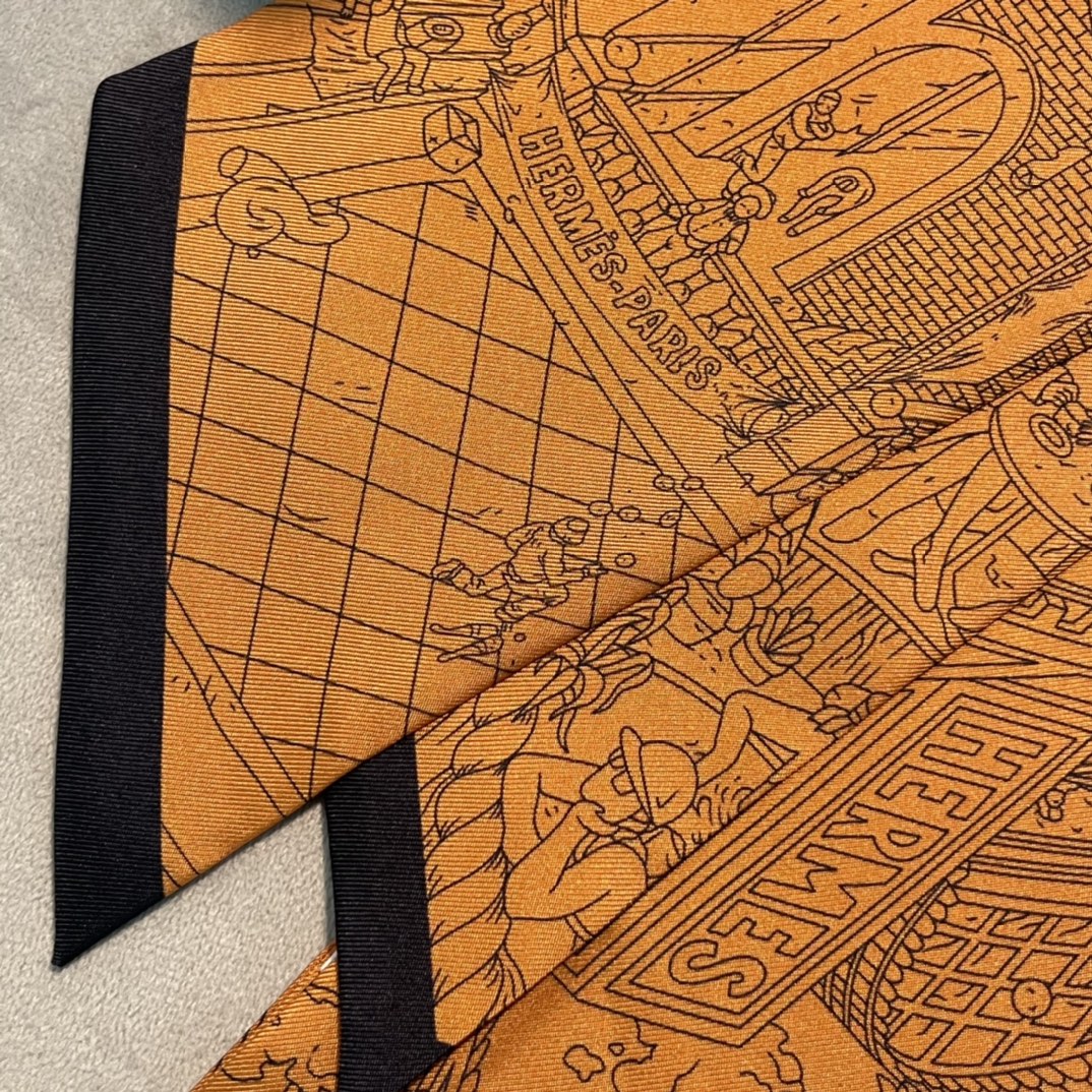 Hermes 《福宝大道 Maxi Twilly 》长巾 焦糖色 Size：10*160cm 100%桑蚕丝