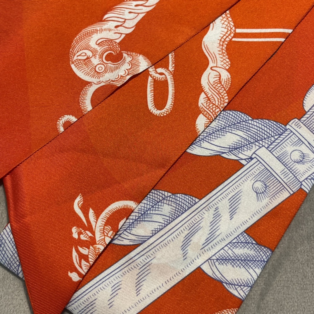 Hermes 21夏季新款Maxi Twilly 《神奇的动物》  橙色～ 100%真丝 10*180cm