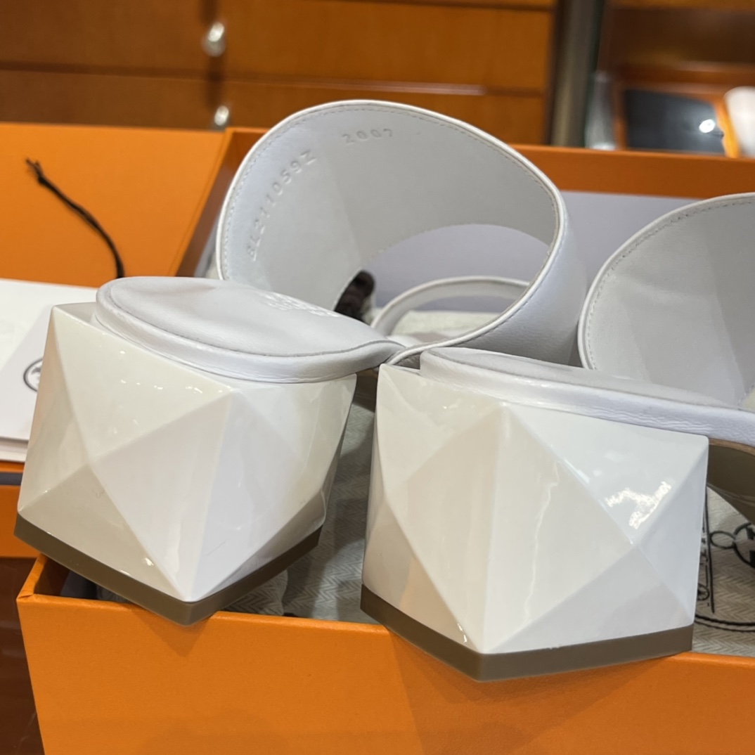 HERMES 新款方跟拖鞋  2色 纯手工定制 接受预定 小牛皮  白色35-41码