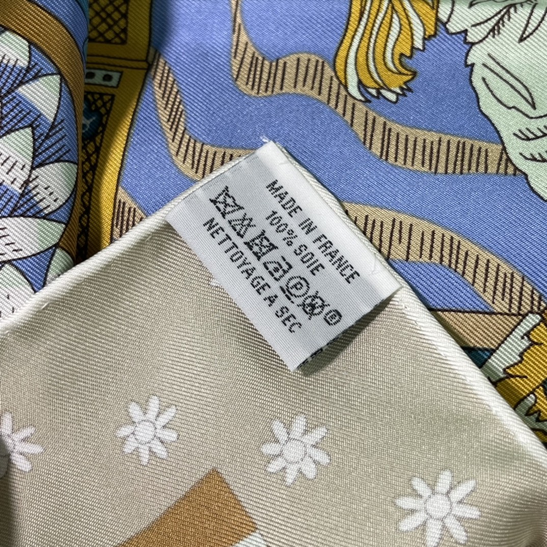 Hermes新品 《时代新声》 手工卷边斜纹真丝方巾（100%桑蚕丝） 90 x 90厘米
