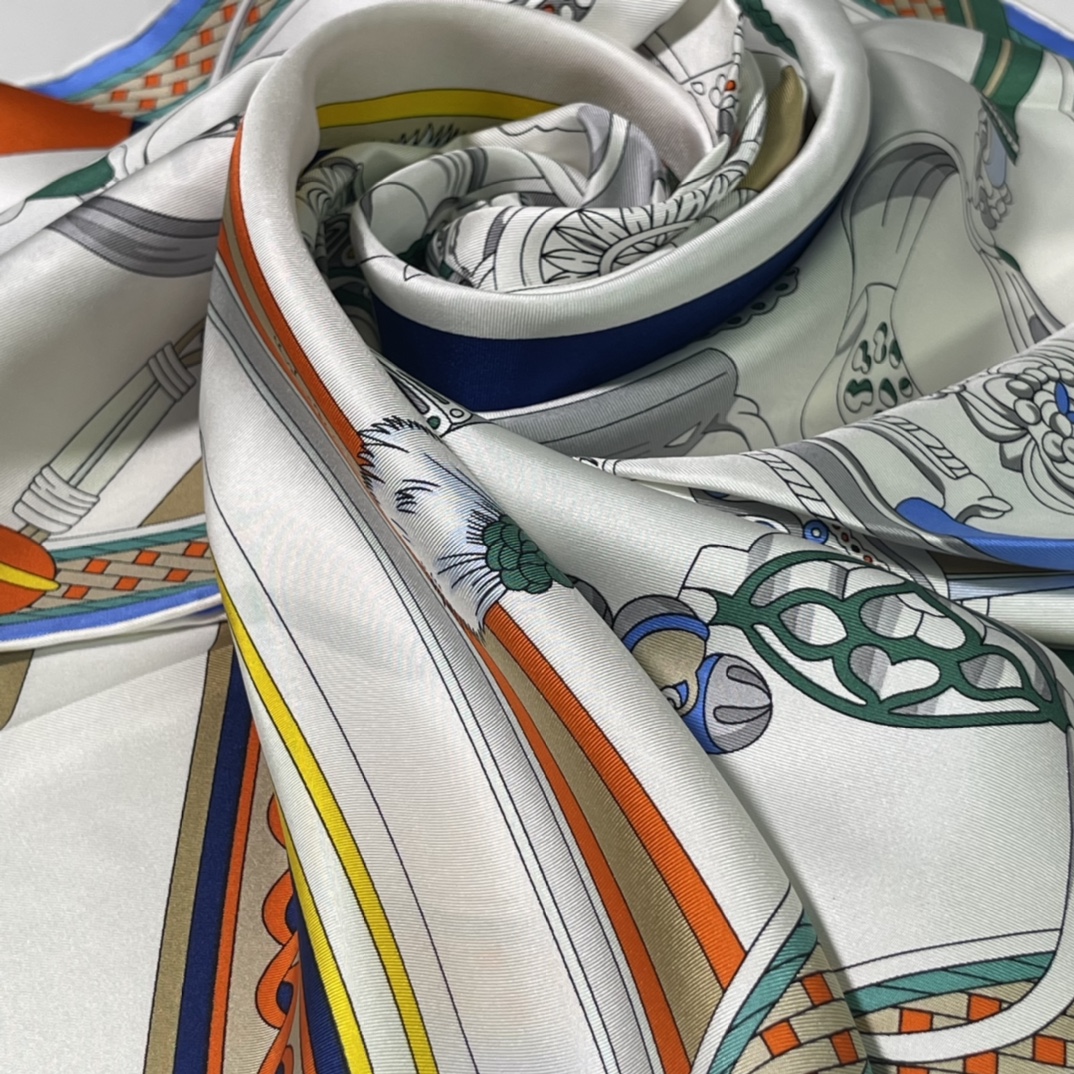 Hermes 新品 2022新款. “马镫竞赛”主题水洗方巾 90*90cm 纯手工包边 100%真丝