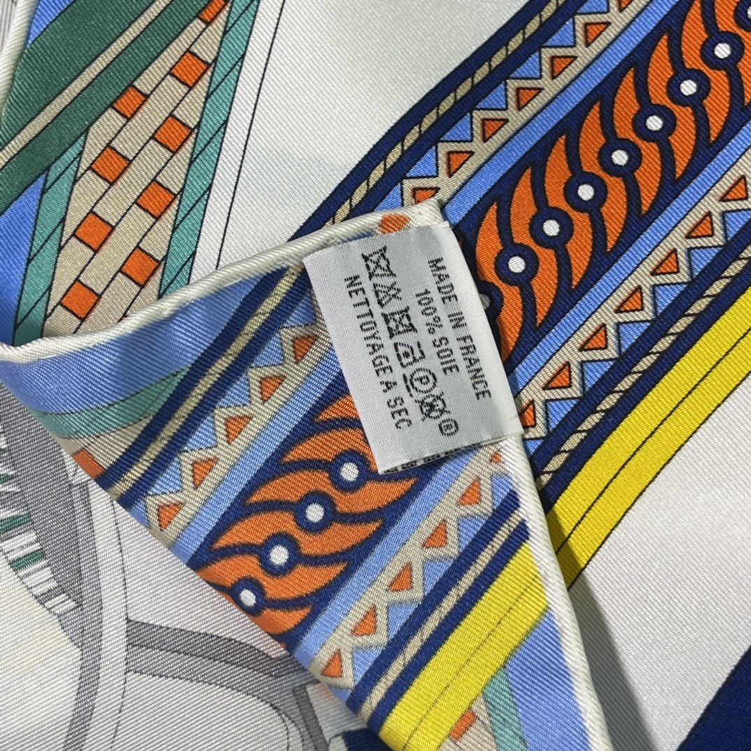 Hermes 新品 2022新款. “马镫竞赛”主题水洗方巾 90*90cm 纯手工包边 100%真丝