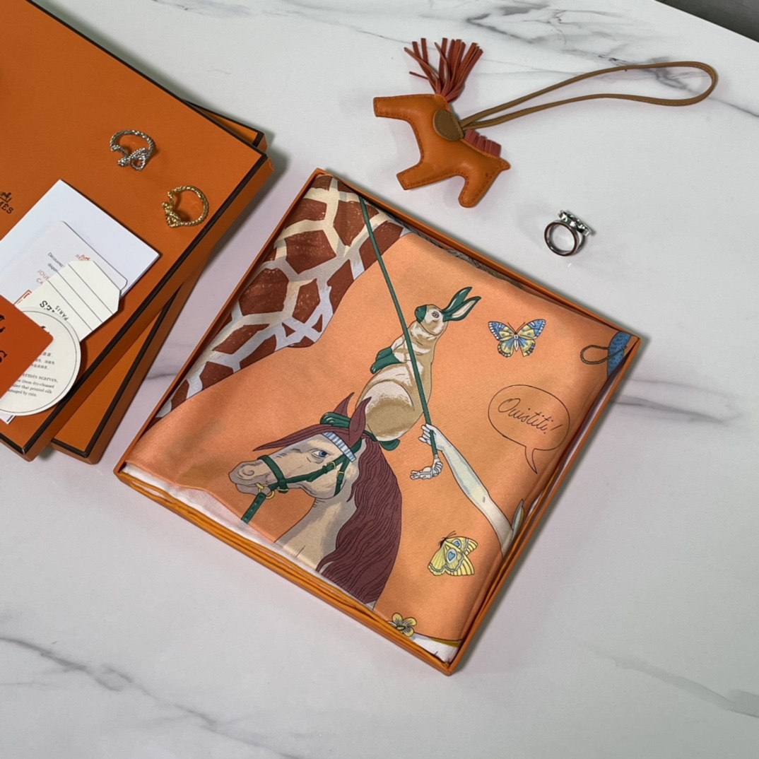 Hermes 新品 2022 早春真丝方巾 90*90cm 纯手工包边 100%真丝 原版全套包装