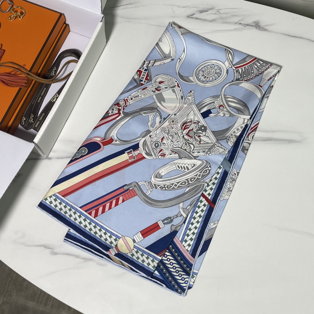 Hermes 新品 2022新款. “马镫竞赛”主题水洗方巾 90*90cm 纯手工包边 100%真丝