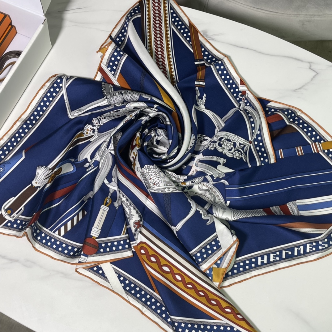 Hermes 新品 2022新款. “马镫竞赛”主题水洗方巾 90*90cm 纯手工包边 100%真丝