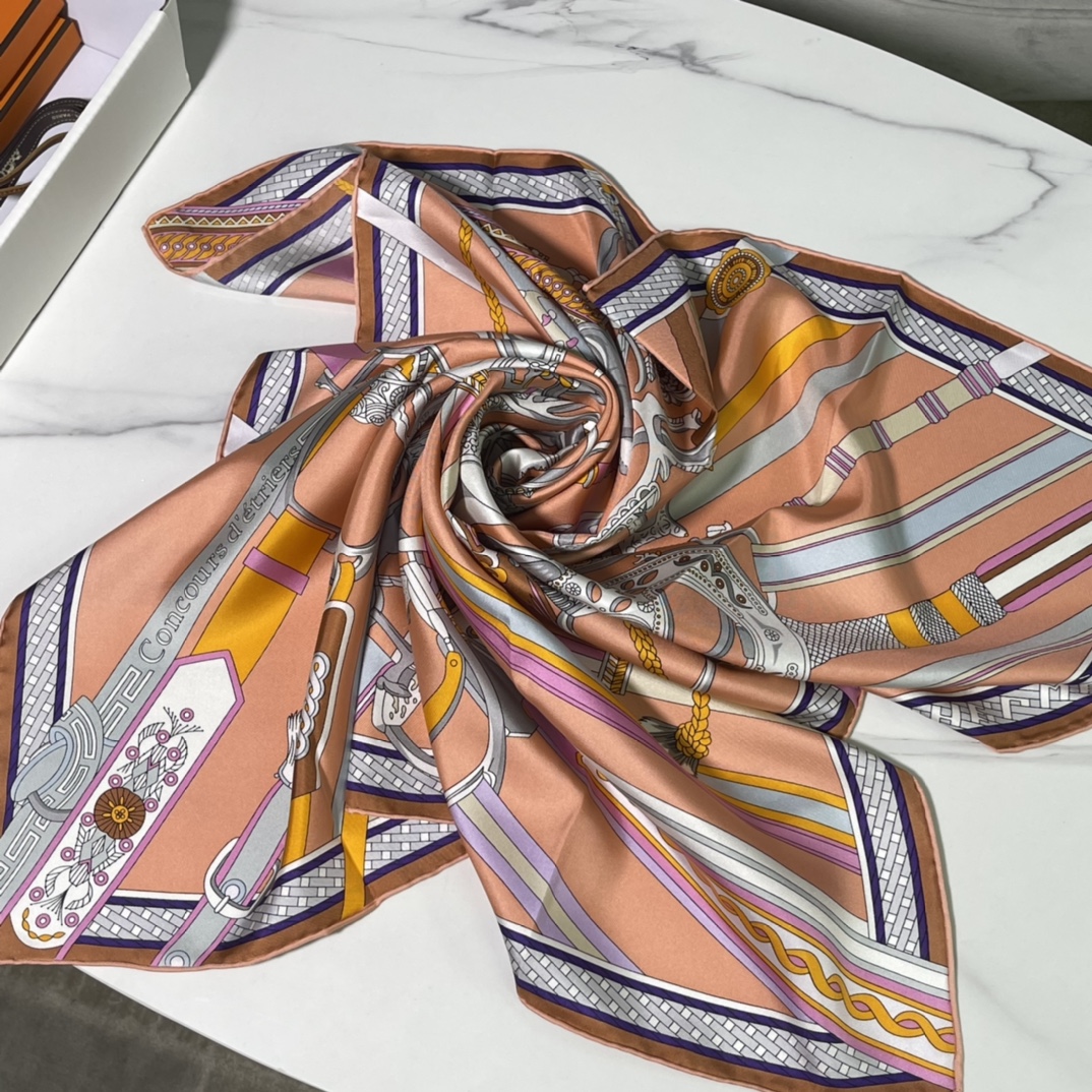 Hermes 新品 2022新款. “马镫竞赛”主题水洗方巾 90*90cm 纯手工包边 100%真丝