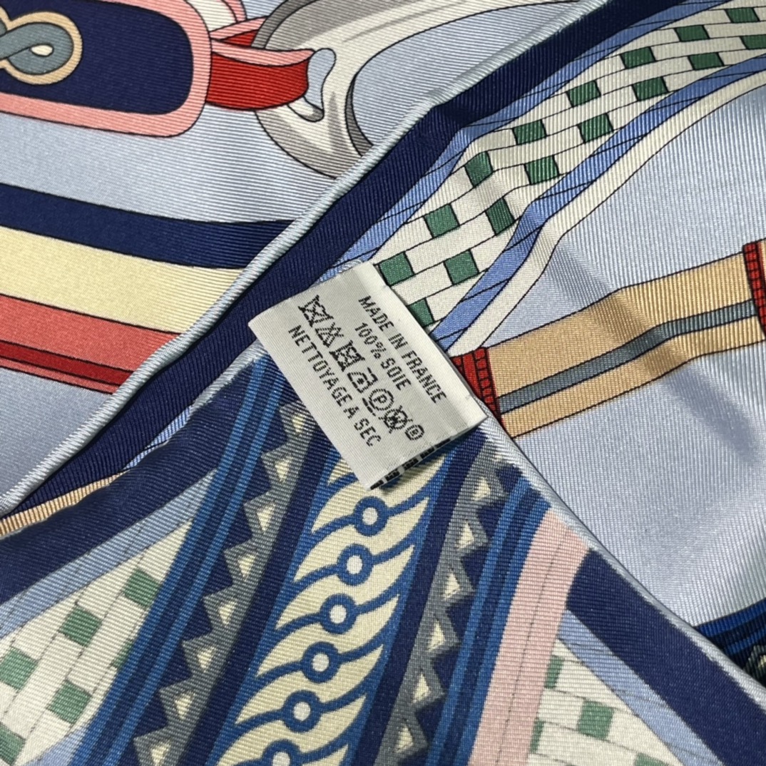 Hermes 新品 2022新款. “马镫竞赛”主题水洗方巾 90*90cm 纯手工包边 100%真丝