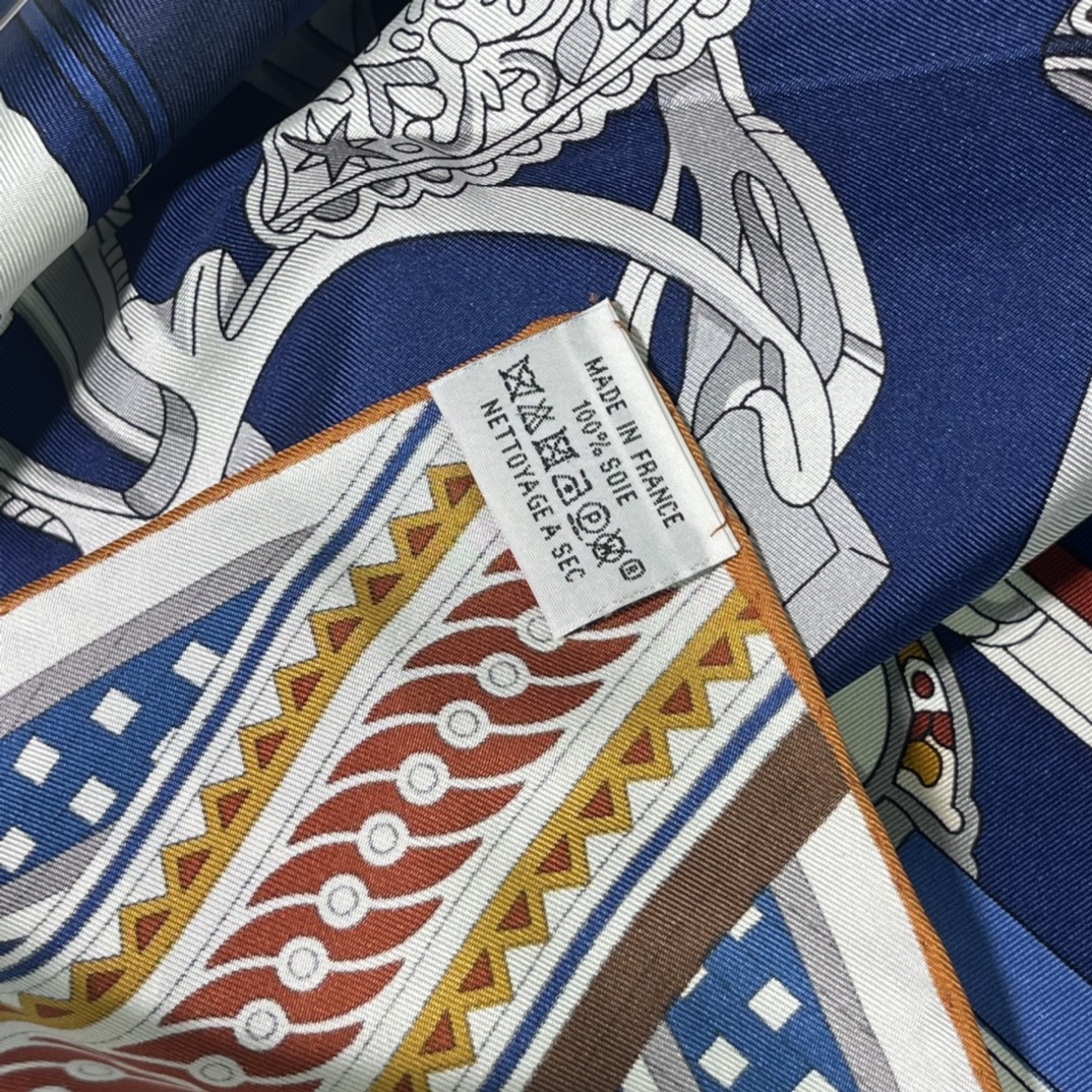 Hermes 新品 2022新款. “马镫竞赛”主题水洗方巾 90*90cm 纯手工包边 100%真丝