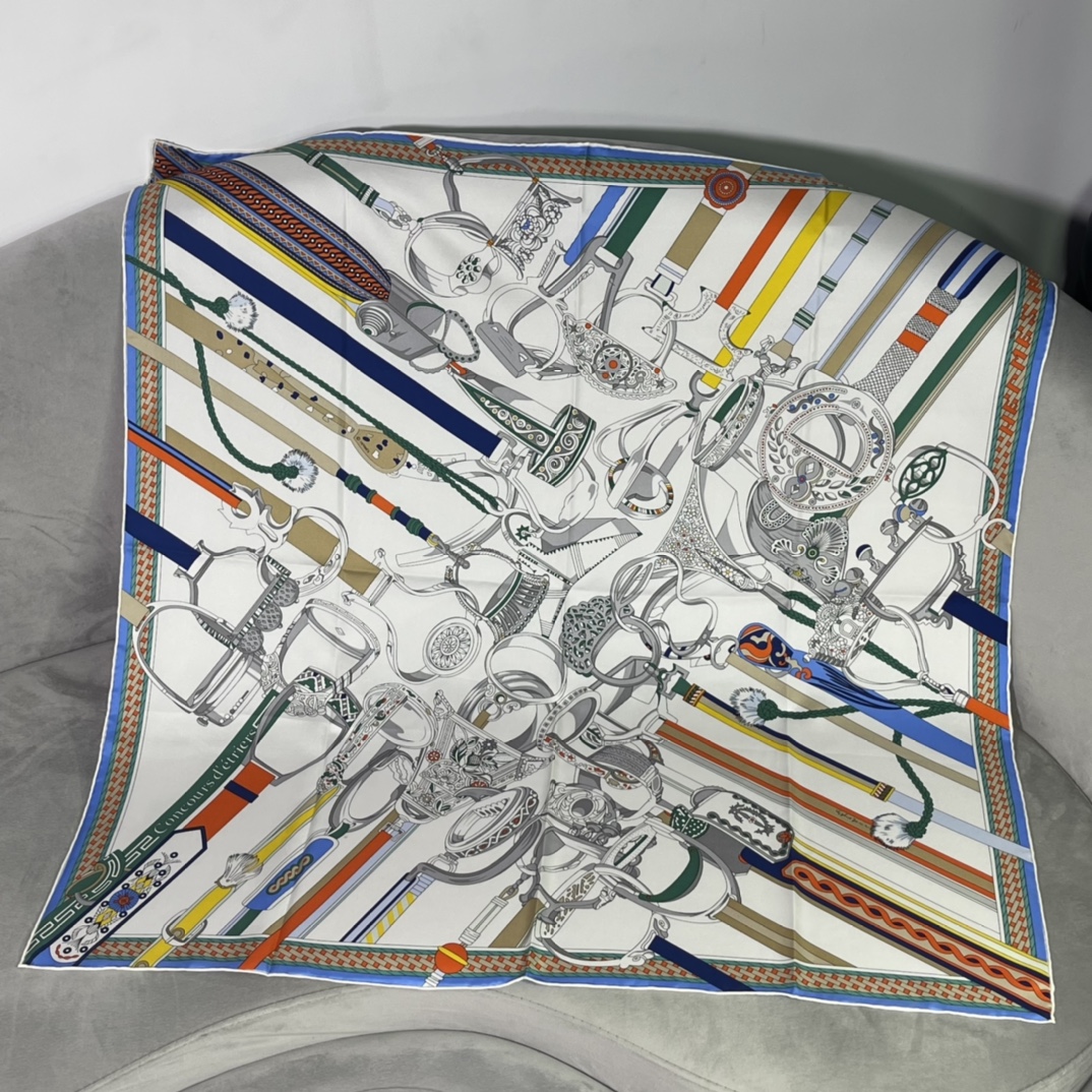 Hermes 新品 2022新款. “马镫竞赛”主题水洗方巾 90*90cm 纯手工包边 100%真丝