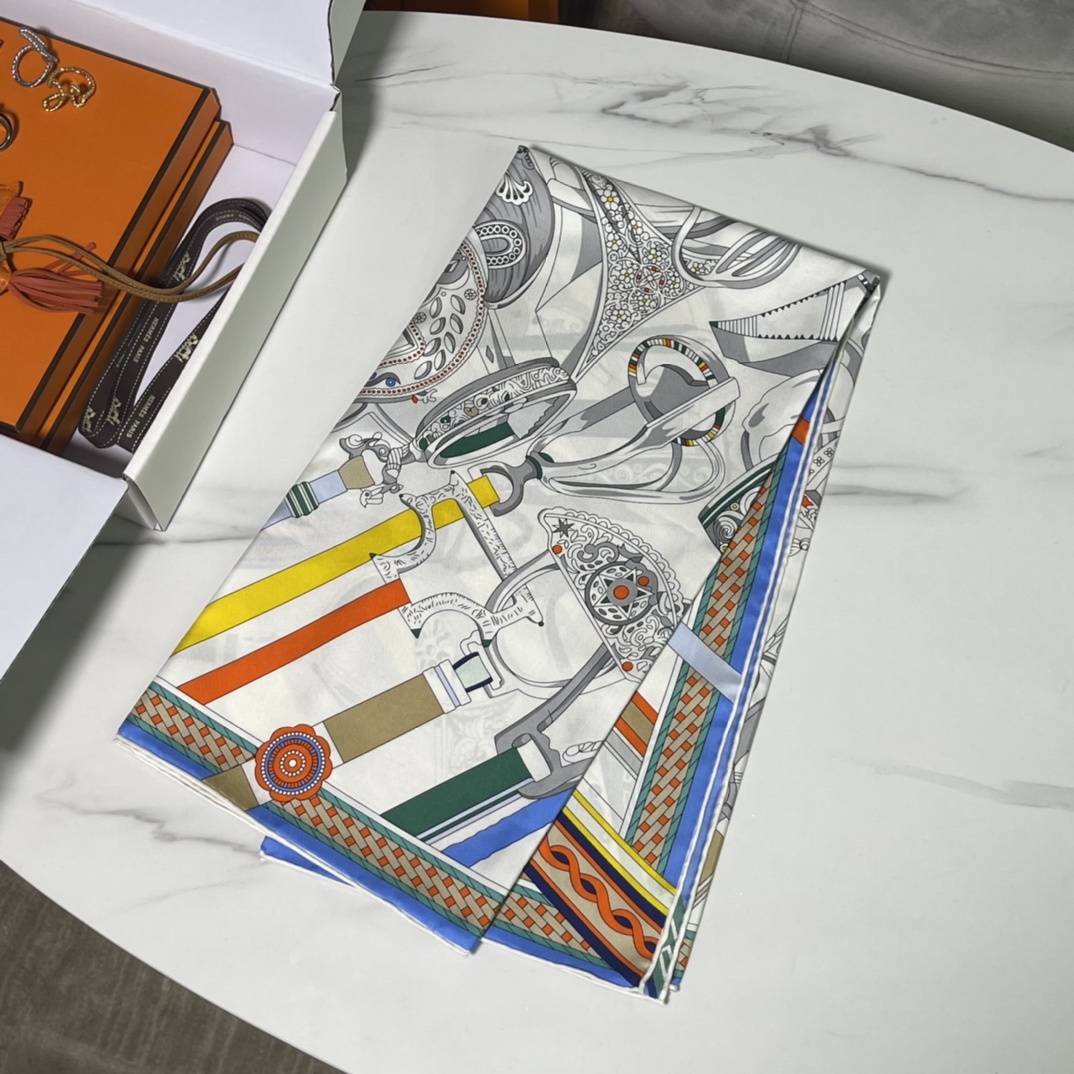 Hermes 新品 2022新款. “马镫竞赛”主题水洗方巾 90*90cm 纯手工包边 100%真丝