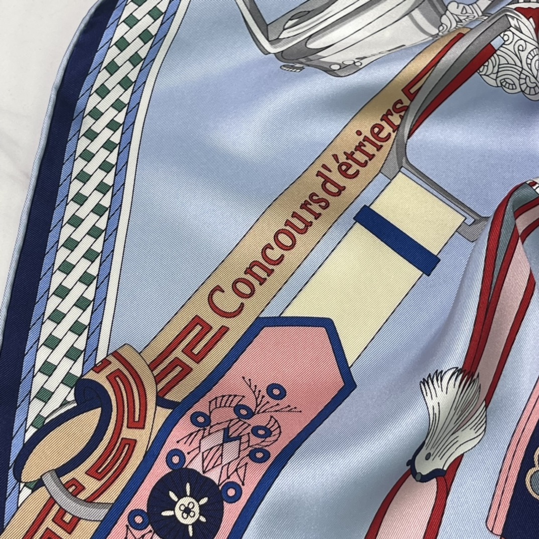 Hermes 新品 2022新款. “马镫竞赛”主题水洗方巾 90*90cm 纯手工包边 100%真丝