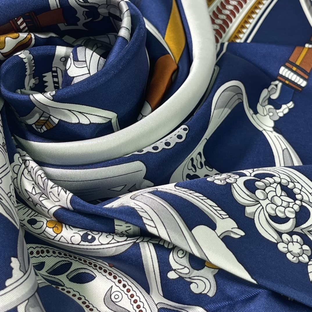 Hermes 新品 2022新款. “马镫竞赛”主题水洗方巾 90*90cm 纯手工包边 100%真丝