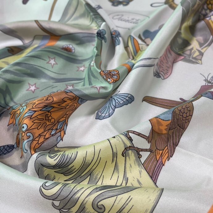 Hermes 新品 2022 早春真丝方巾 90*90cm 纯手工包边 100%真丝