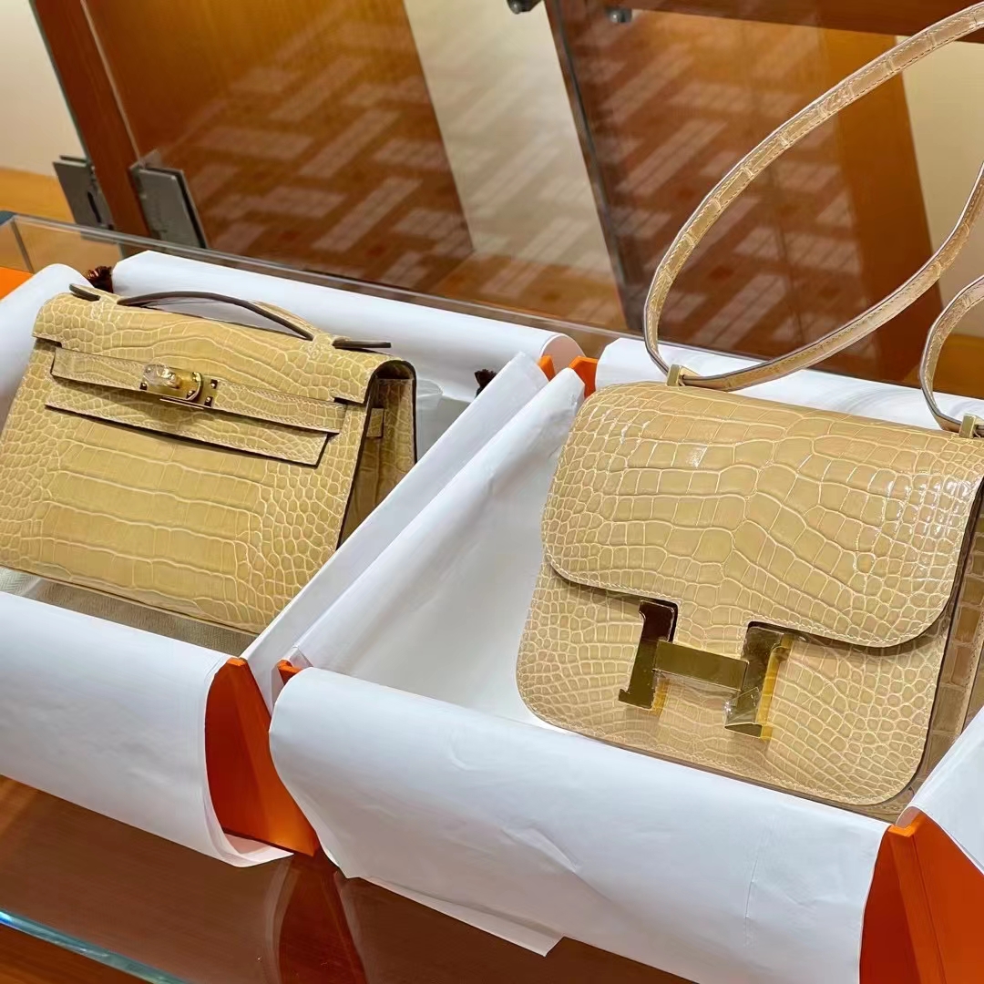 Hermes 爱马仕 Constance18cm 香草色 现货