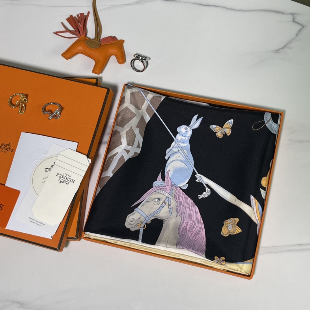 Hermes 新品 2022 早春真丝方巾 90*90cm 纯手工包边 100%真丝 原版全套包装