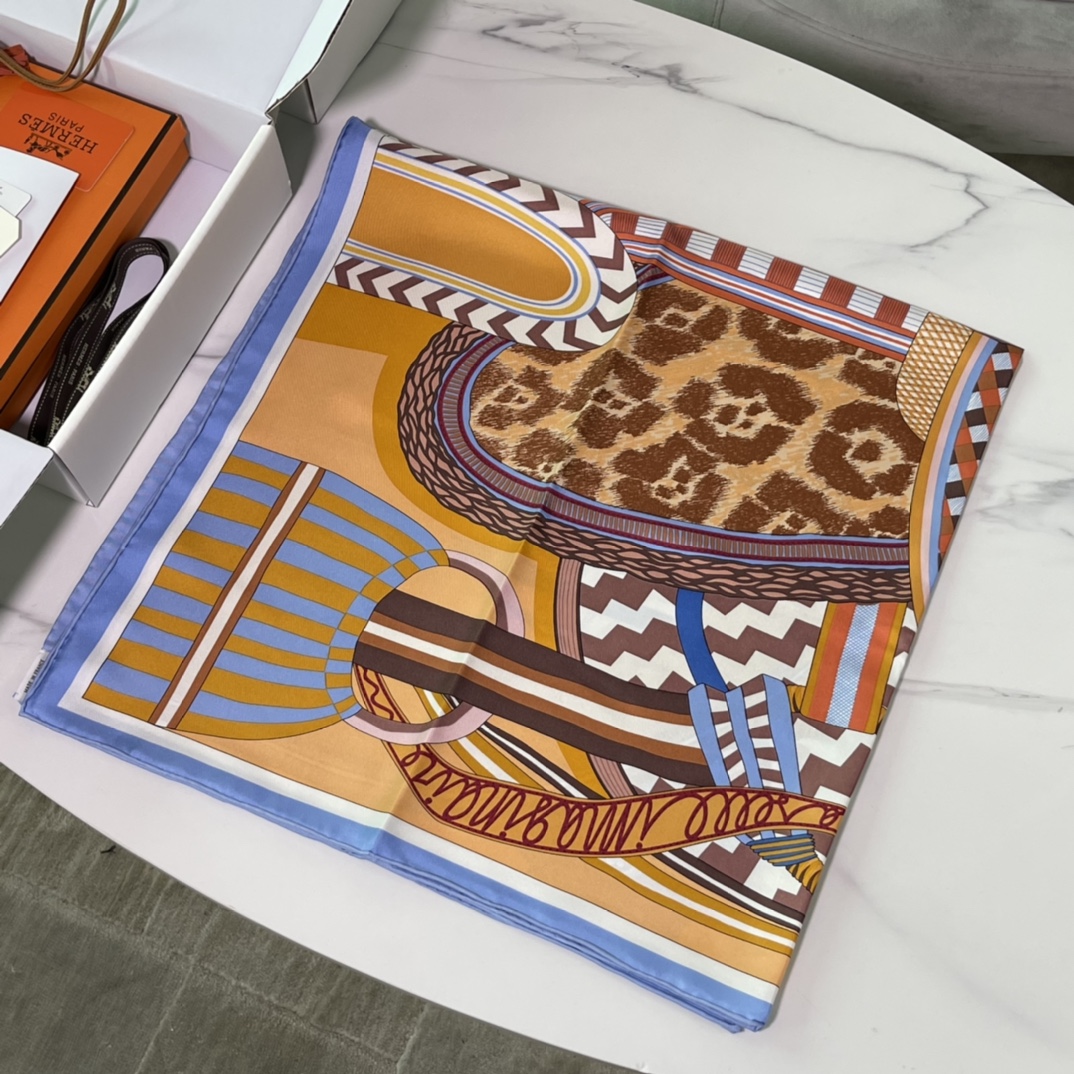 Hermes 新品《幻想中的马鞍》90厘米方巾  手工卷边斜纹真丝方巾（100%桑蚕丝）