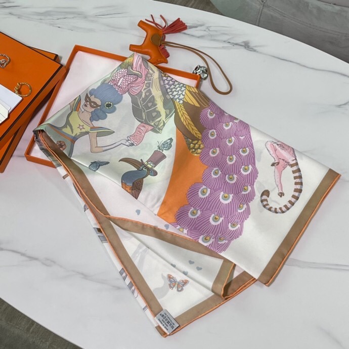 Hermes 新品 2022 早春真丝方巾 90*90cm 纯手工包边 100%真丝
