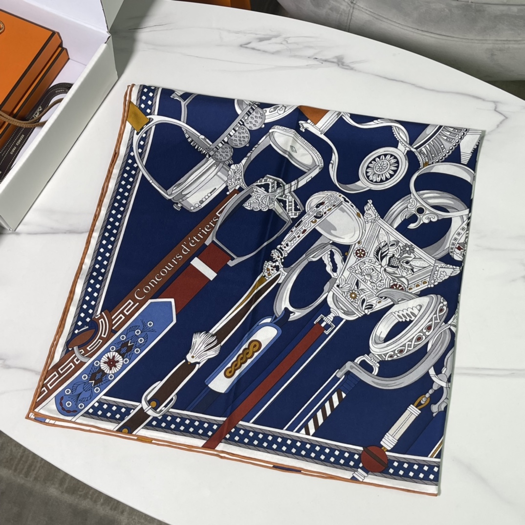Hermes 新品 2022新款. “马镫竞赛”主题水洗方巾 90*90cm 纯手工包边 100%真丝