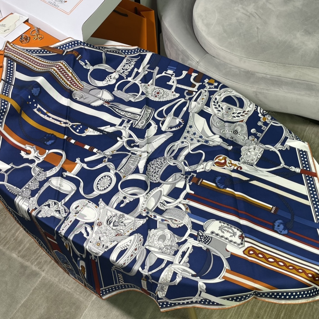 Hermes 新品 2022新款. “马镫竞赛”主题水洗方巾 90*90cm 纯手工包边 100%真丝
