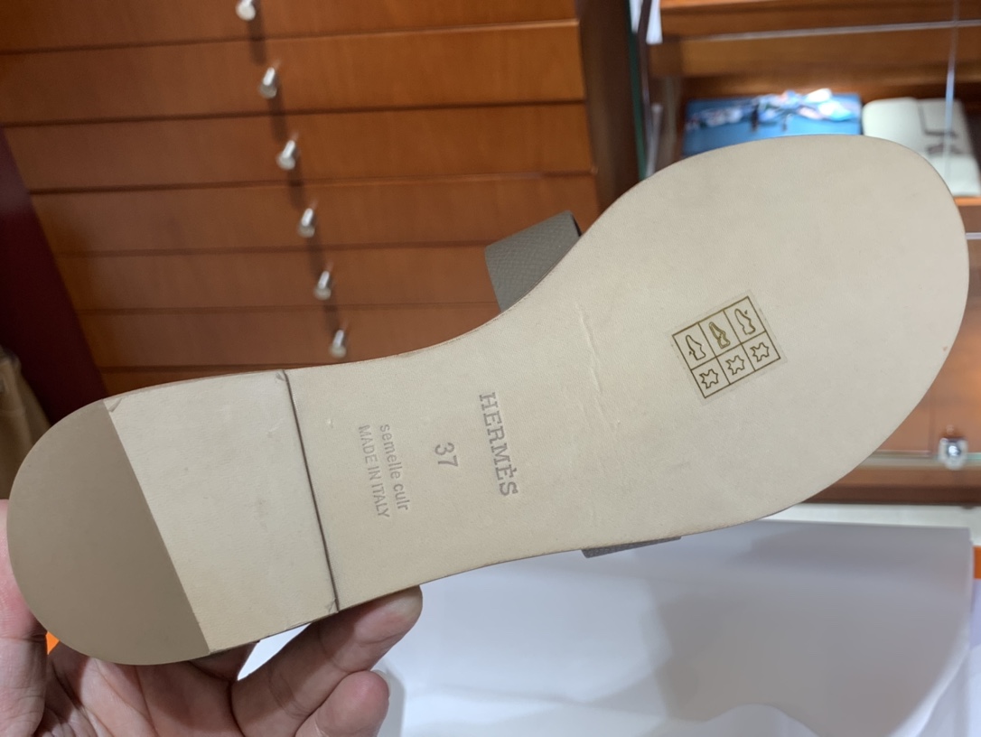 Santorini 爱马仕夏季小牛皮凉鞋 Size:35-41(正码) 纯手工定制 原厂进口牛皮 意大利树羔皮大底
