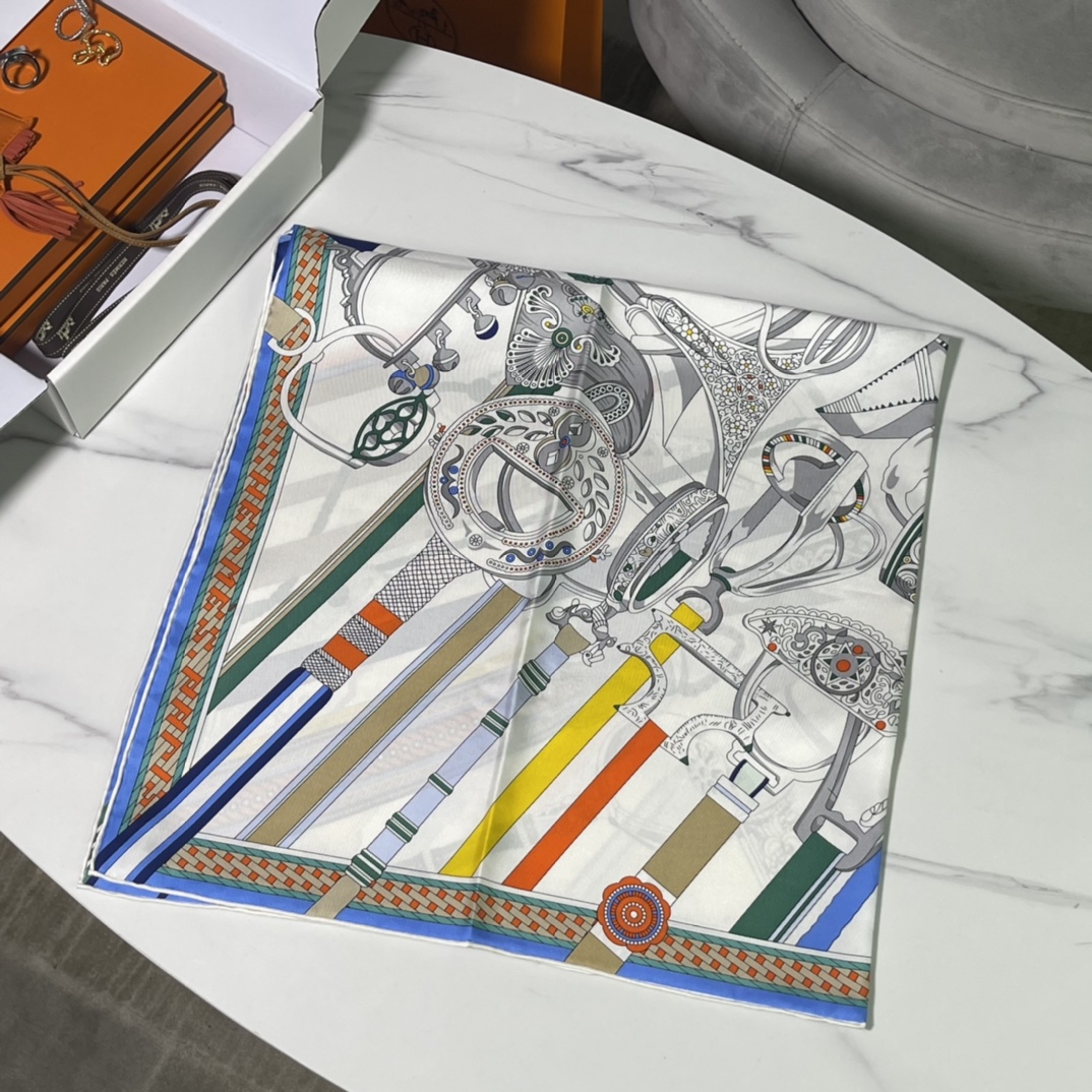 Hermes 新品 2022新款. “马镫竞赛”主题水洗方巾 90*90cm 纯手工包边 100%真丝