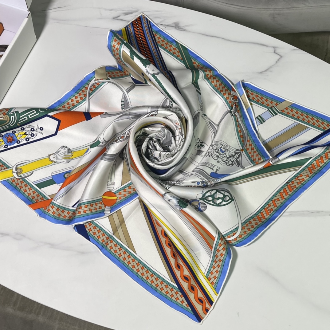 Hermes 新品 2022新款. “马镫竞赛”主题水洗方巾 90*90cm 纯手工包边 100%真丝