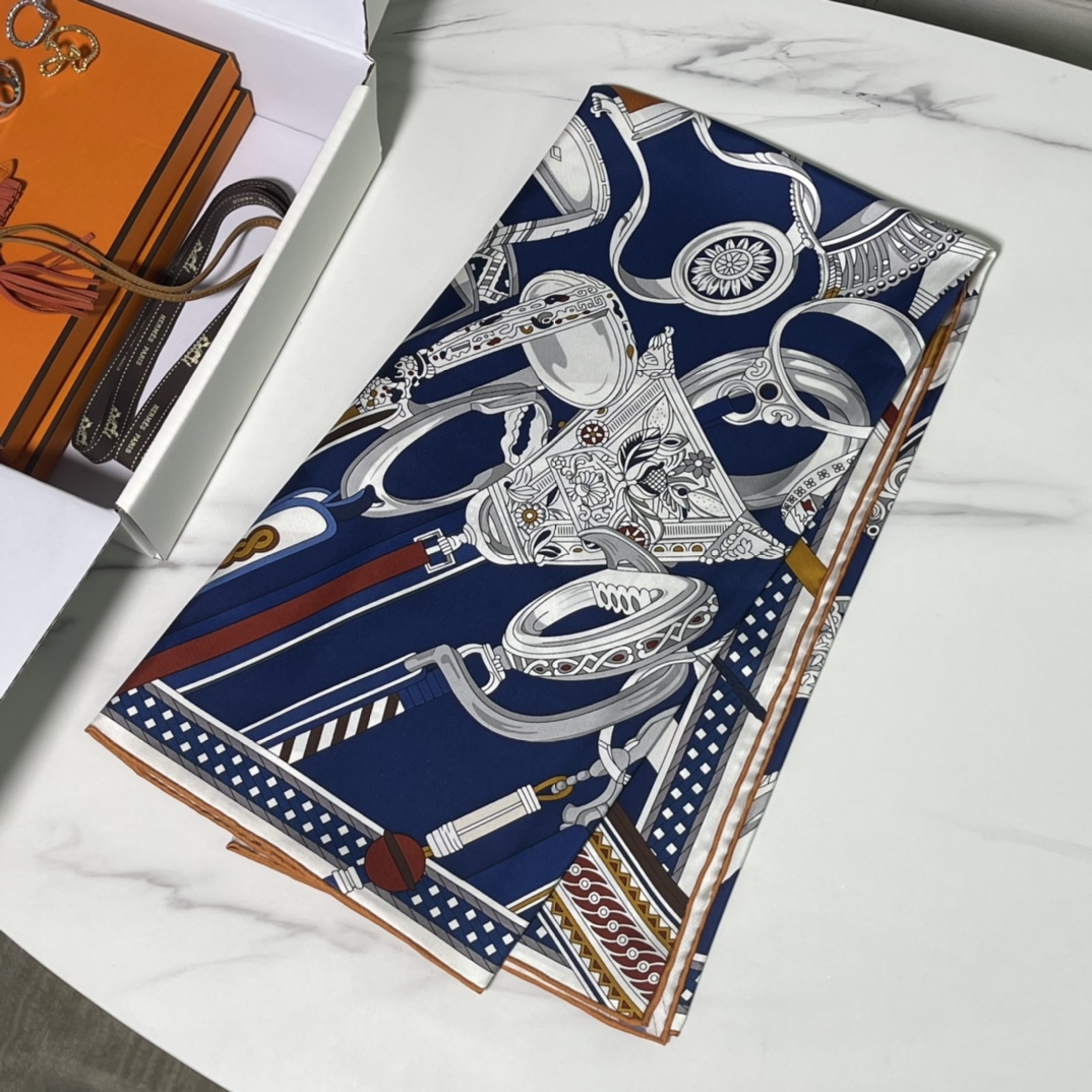 Hermes 新品 2022新款. “马镫竞赛”主题水洗方巾 90*90cm 纯手工包边 100%真丝