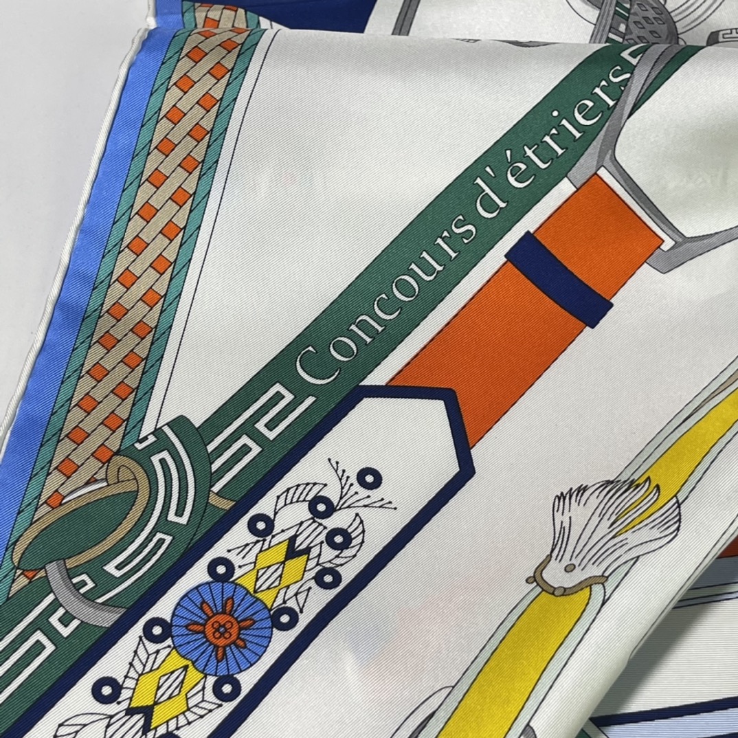 Hermes 新品 2022新款. “马镫竞赛”主题水洗方巾 90*90cm 纯手工包边 100%真丝