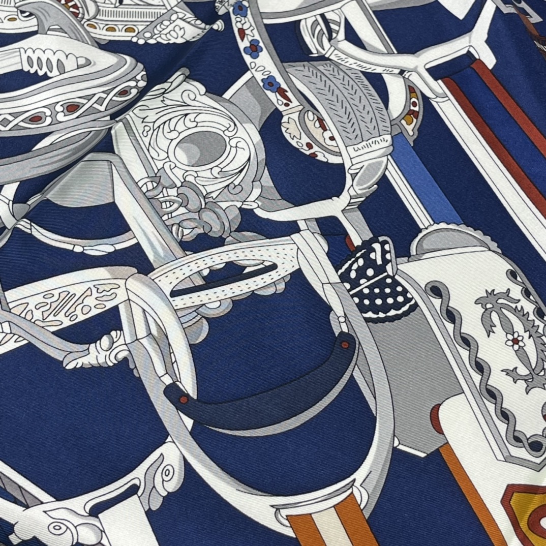 Hermes 新品 2022新款. “马镫竞赛”主题水洗方巾 90*90cm 纯手工包边 100%真丝