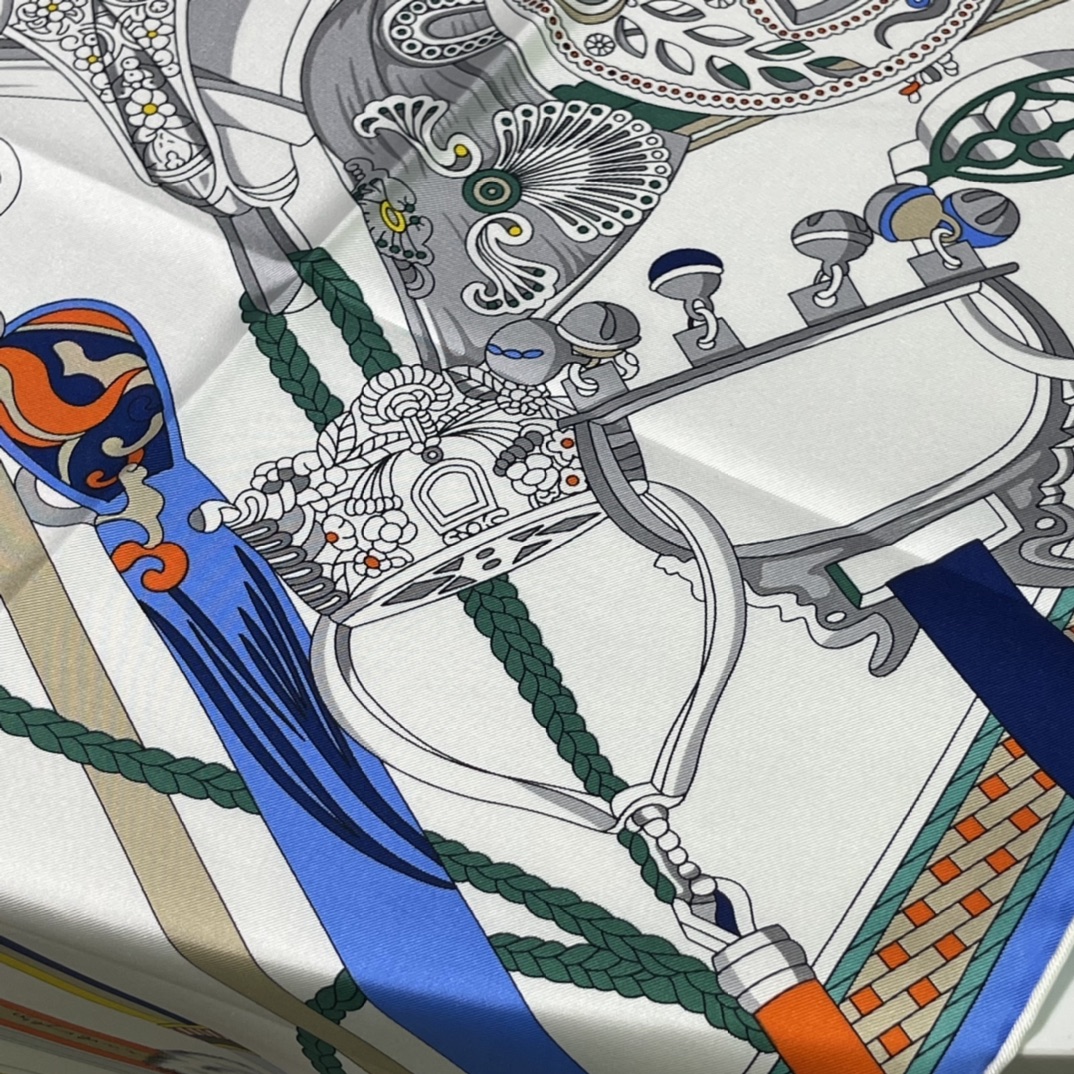 Hermes 新品 2022新款. “马镫竞赛”主题水洗方巾 90*90cm 纯手工包边 100%真丝