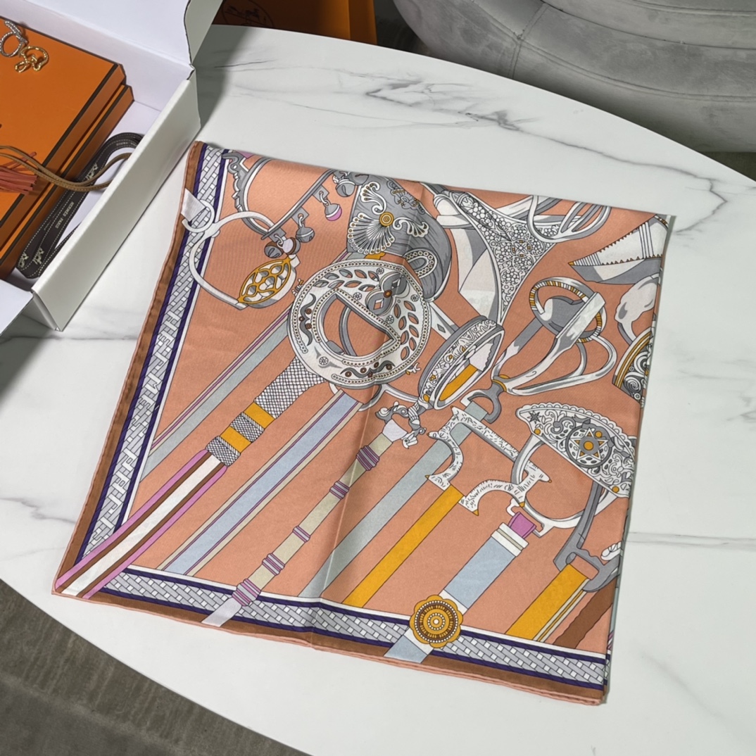 Hermes 新品 2022新款. “马镫竞赛”主题水洗方巾 90*90cm 纯手工包边 100%真丝