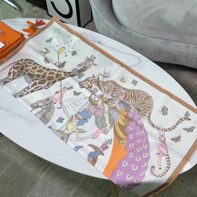 Hermes 新品 2022 早春真丝方巾 90*90cm 纯手工包边 100%真丝