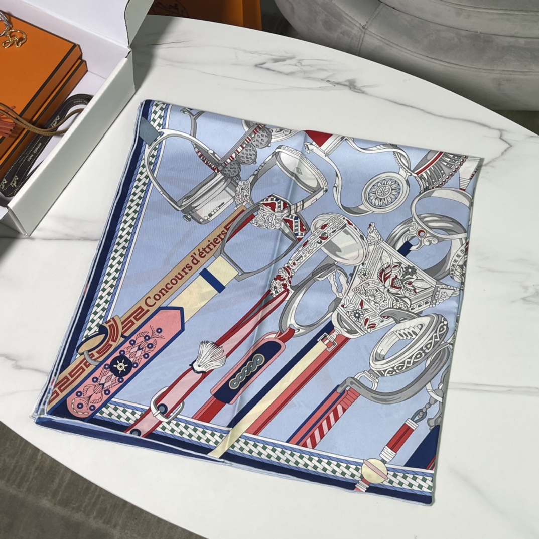 Hermes 新品 2022新款. “马镫竞赛”主题水洗方巾 90*90cm 纯手工包边 100%真丝