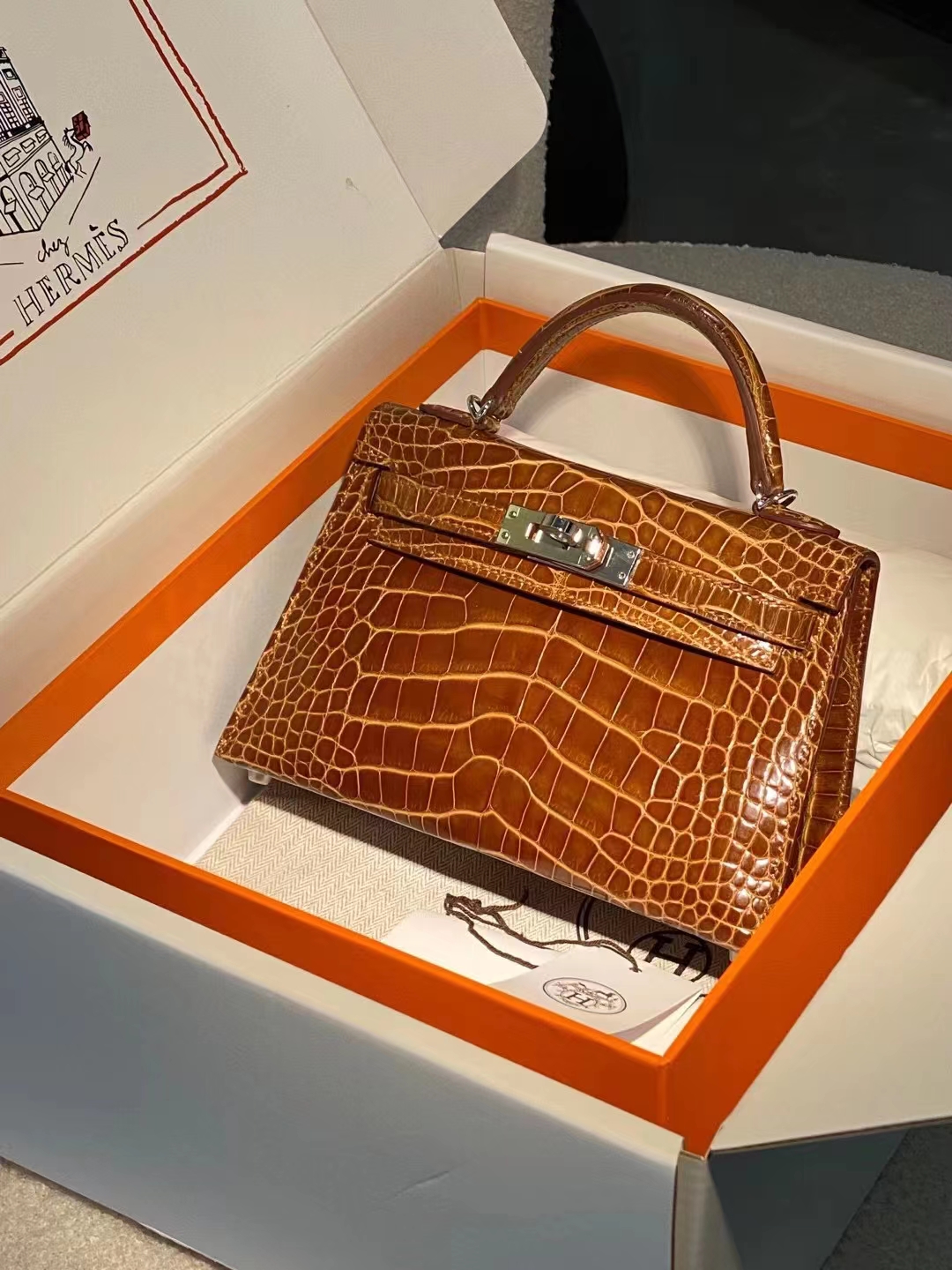 Hermes miniKelly二代 雾面鳄鱼皮 蜜糖色 银扣 现货