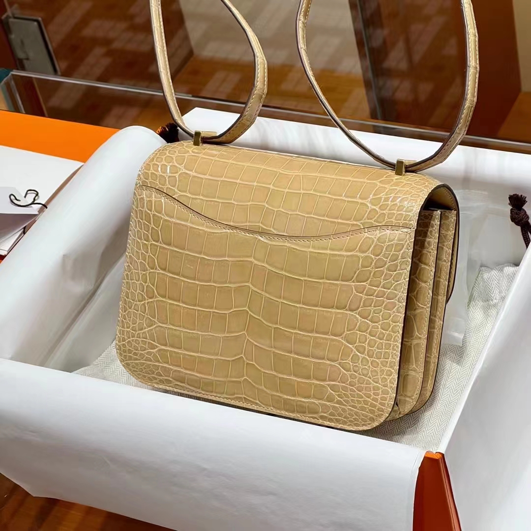 Hermes 爱马仕 Constance18cm 香草色 现货