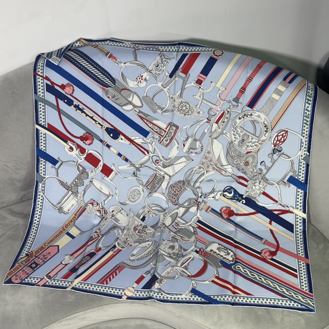 Hermes 新品 2022新款. “马镫竞赛”主题水洗方巾 90*90cm 纯手工包边 100%真丝