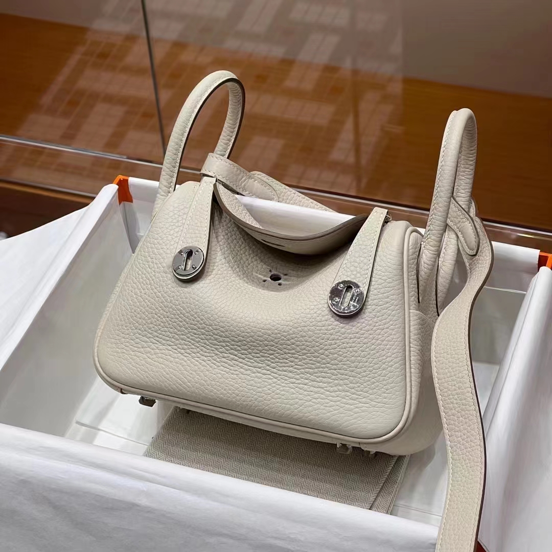 HERMES 爱马仕 【现货】 Mini Lindy 20cm TOGO 10 Craie粉笔白 现货 进口蜜蜡线 全手工制作 Birkinmm 铂金女王