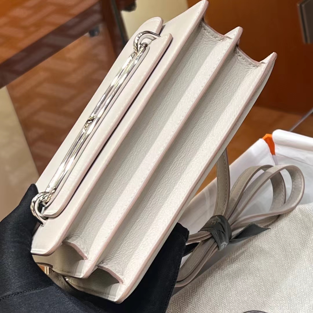 HERMES 爱马仕 猪鼻子包 Roulis 18cm Craie 10 奶昔白 Evercolor山羊皮 进口蜜蜡线 全手工制作