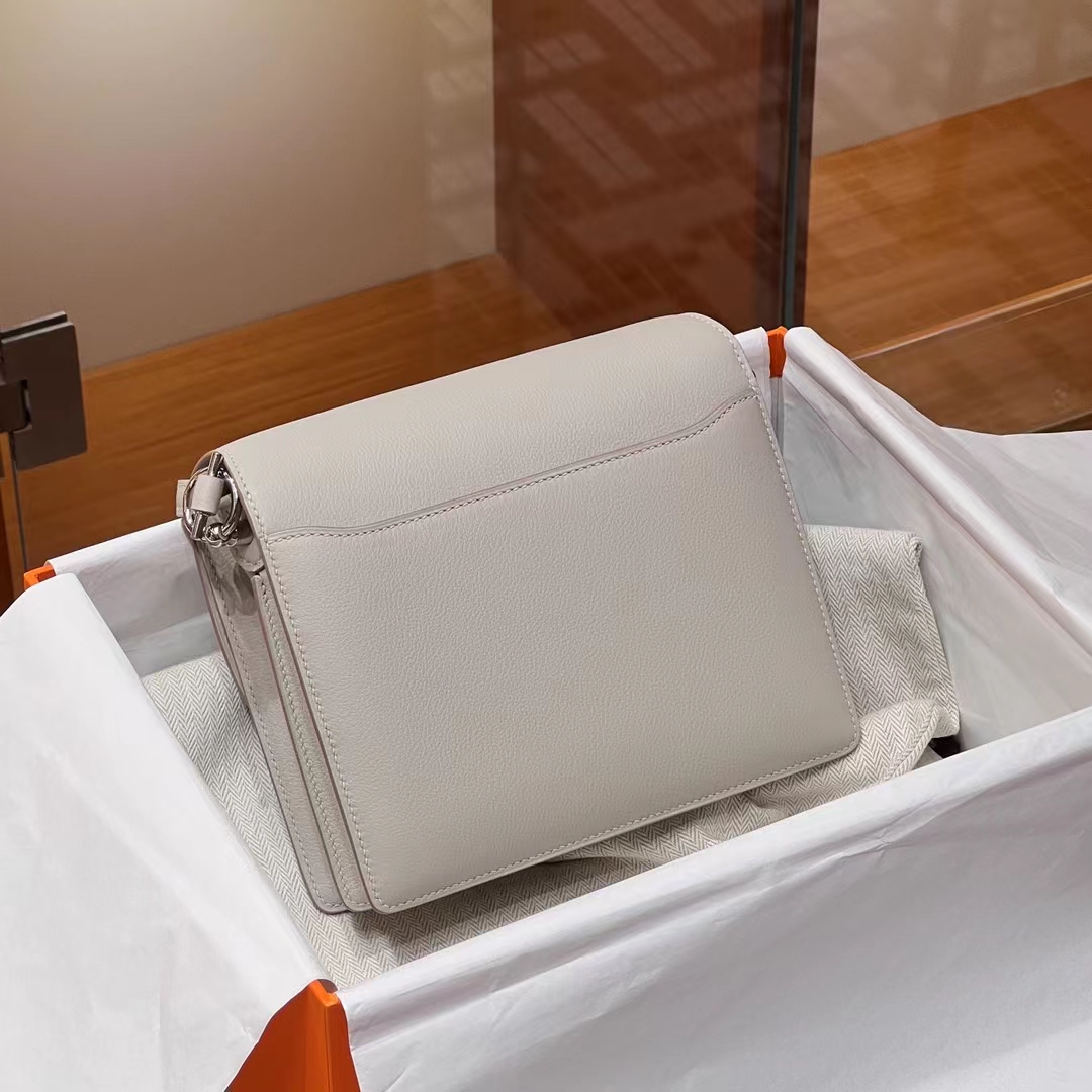 HERMES 爱马仕 猪鼻子包 Roulis 18cm Craie 10 奶昔白 Evercolor山羊皮 进口蜜蜡线 全手工制作