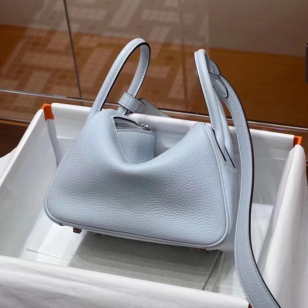 HERMES 爱马仕 【现货】 Mini Lindy 20cm J7 Bleu Un亚麻蓝 TOGO 现货 进口蜜蜡线 全手工制作