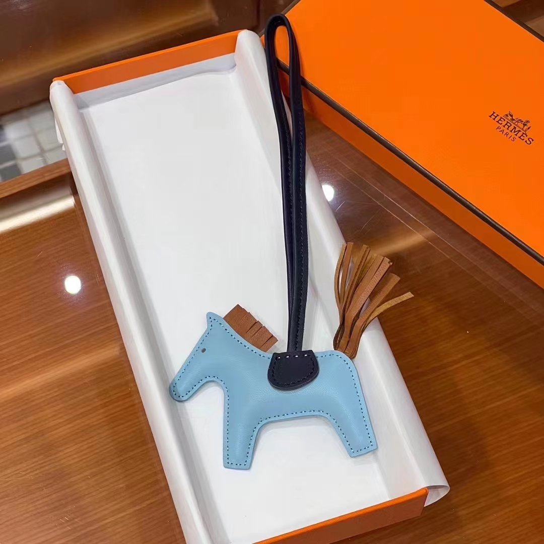HERMES 爱马仕 【现货】 小马挂件 3P 马卡龙 CK37 金棕色 CC89 Nior 经典黑 现货 进口蜜蜡线 全手工制作