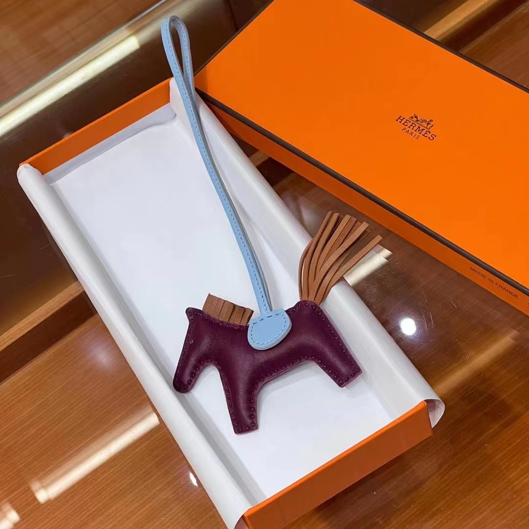 HERMES 爱马仕 【现货】 小马挂件 CK37 金棕 59 Raisin葡萄紫 3P 马卡龙 现货 进口蜜蜡线 全手工制作