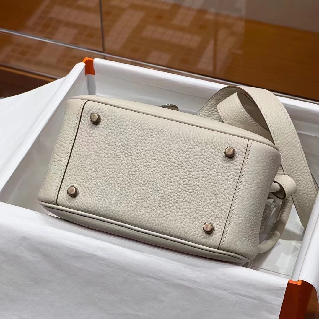 HERMES 爱马仕 【现货】 Mini Lindy 20cm TOGO 10 Craie粉笔白 现货 进口蜜蜡线 全手工制作 Birkinmm 铂金女王