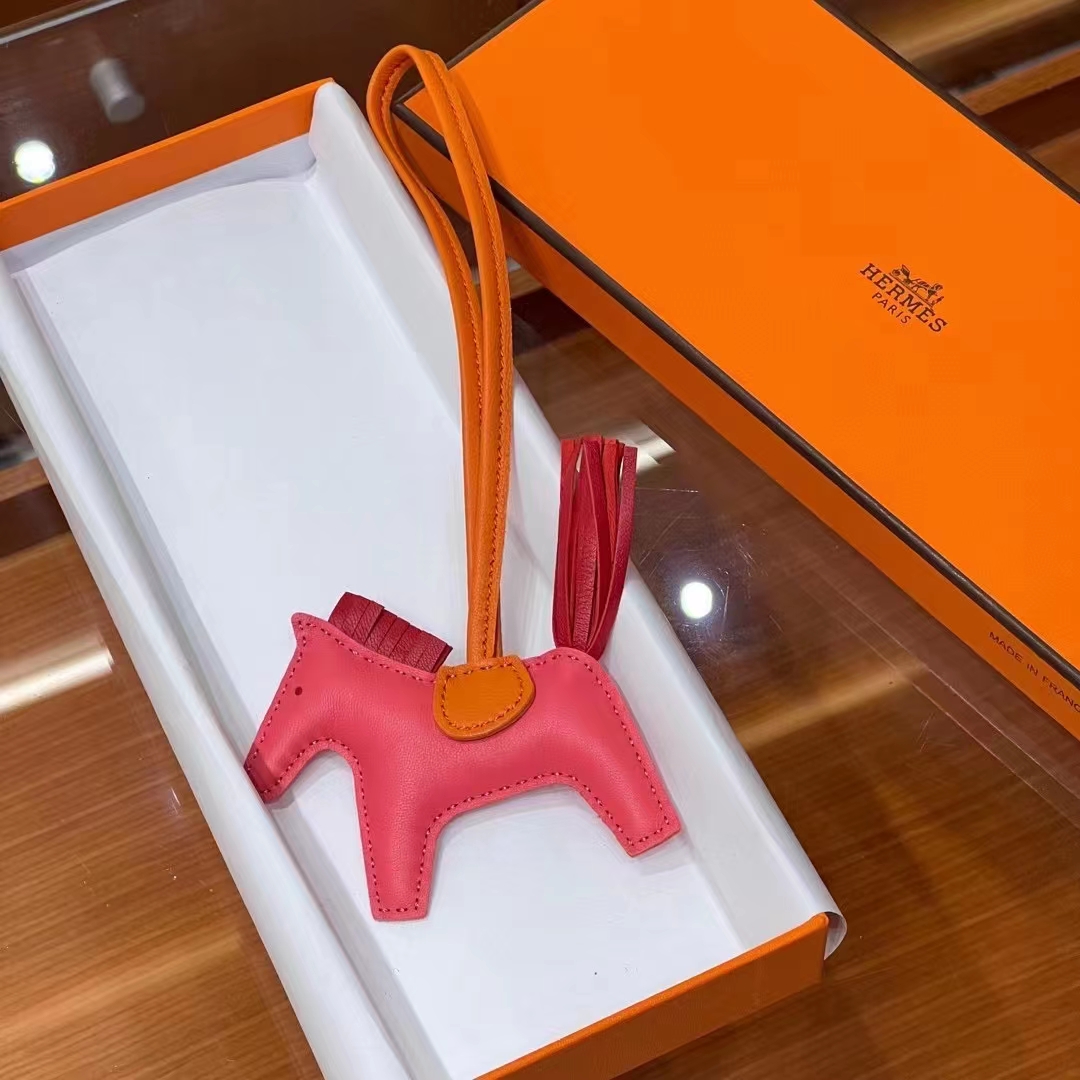 HERMES 爱马仕 【现货】 小马挂件 U5 Rose eLipstick唇膏粉 93 Orange 橙色 57 Bordeaux波尔多红 现货 进口蜜蜡线 全手工制作