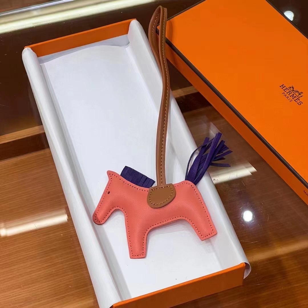 HERMES 爱马仕 【现货】 小马挂件 T5 Rose Jeipur斋普尔粉 CK37 金棕色 9G Amethyste 水晶紫 现货 进口蜜蜡线 全手工制作