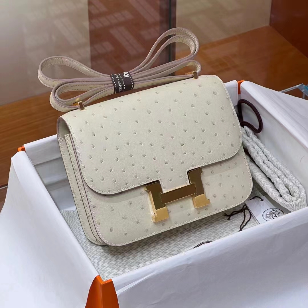 HERMES 爱马仕 【现货】Constance 19CM Craie 10 奶昔白 Ostrich 鸵鸟皮 现货 进口蜜蜡线 全手工制作