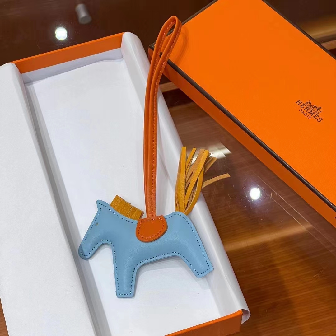 HERMES 爱马仕 【现货】 小马挂件 3P 马卡龙 9D 琥珀黄 93 Orange 经典橙色 现货 进口蜜蜡线 全手工制作