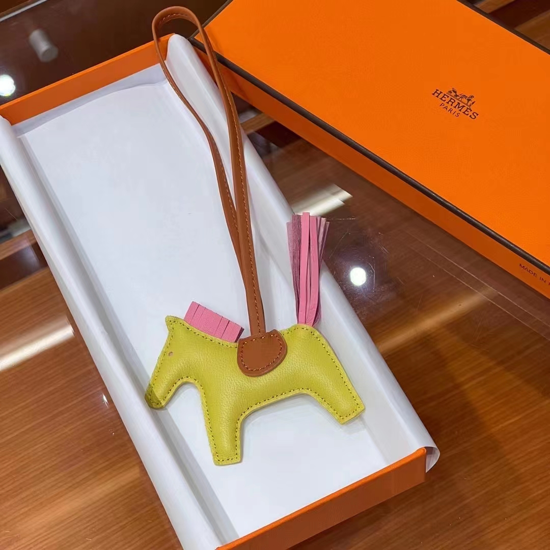 HERMES 爱马仕 【现货】 小马挂件 CK37 金棕 9N Citron 柠檬黄 U5 Rose eLipstick唇膏粉 现货 进口蜜蜡线 全手工制作