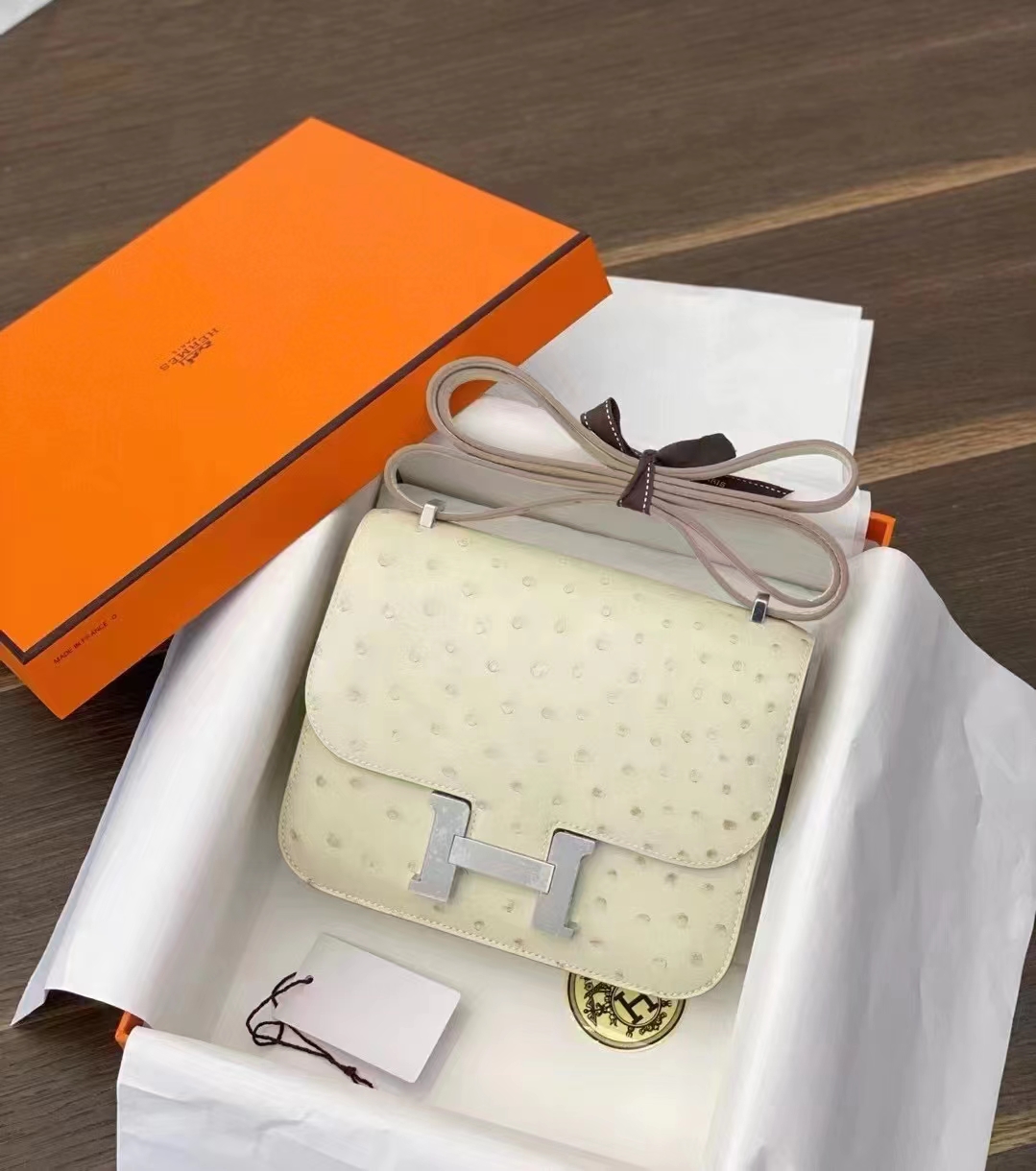 HERMES 爱马仕 HERMES  空姐包 Constance 19cm Ostrich 鸵鸟皮 Craie 10 奶昔白 进口蜜蜡线 全手工制作